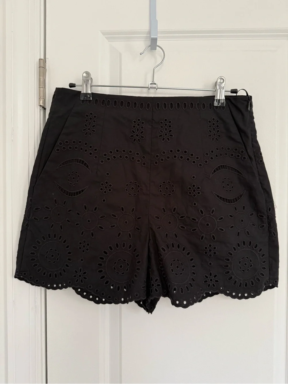 ZARA ZW COLLECTION PERFORATED EMBROIDERY BERMUDA SHORTS size M
